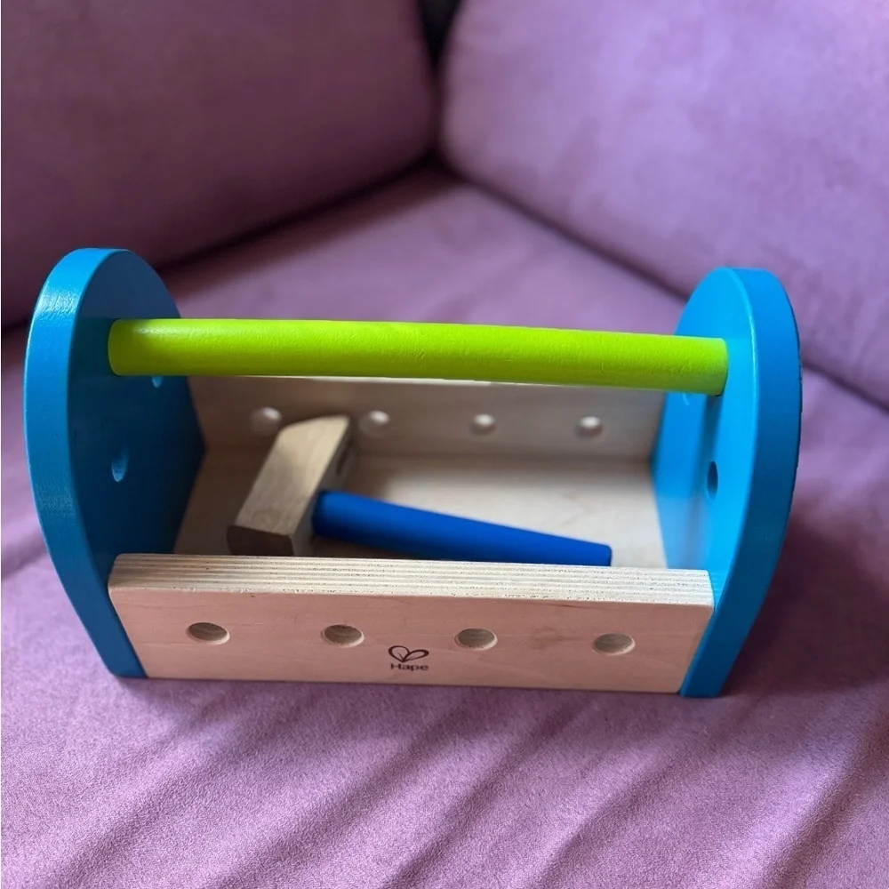 🔨 Hape Wooden Tool Box & Hammer Set 🧰 - Picture 2 of 10